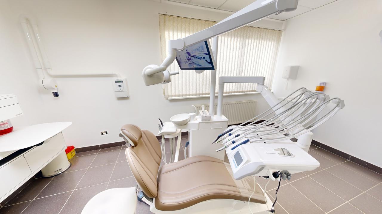Fauteuil dentaire et équipement de soins