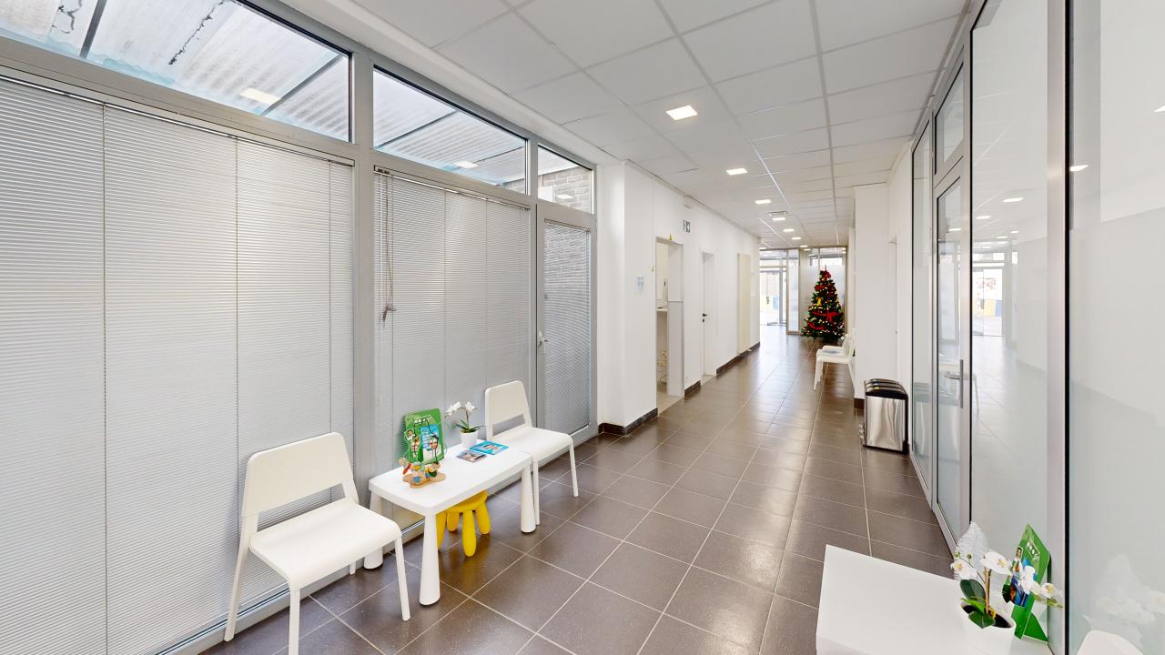 Espace d’attente le long du couloir